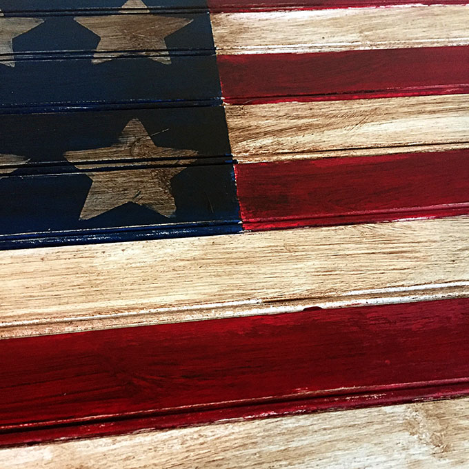 This American flag craft project is super cute and EASY to make . A quick patriotic DIY project for your 4th of July home decor. Did I mention it is easy?