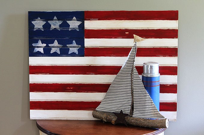 This American flag craft project is super cute and EASY to make . A quick patriotic DIY project for your 4th of July home decor. Did I mention it is easy?