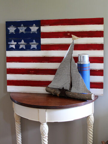 This American flag craft project is super cute and EASY to make . A quick patriotic DIY project for your 4th of July home decor. Did I mention it's easy?