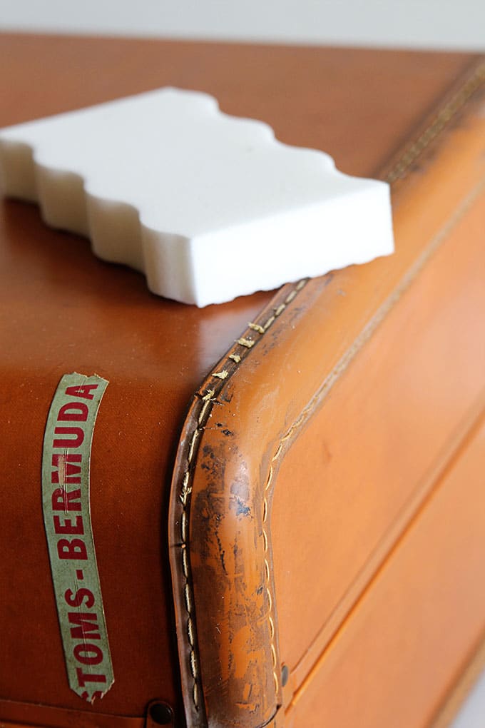 Tips for cleaning and deodorizing a vintage suitcase. Or any suitcase for that matter. Normally I'm a sniff it before I buy it kind of person, but occasionally you end up with a stinky one.