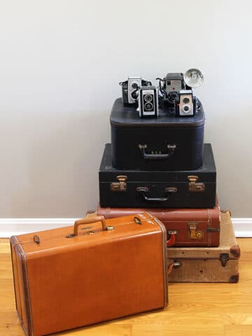 Tips for cleaning and deodorizing a vintage suitcase. Or any suitcase for that matter. Normally I'm a sniff it before I buy it kind of person, but occasionally you end up with a stinky one.