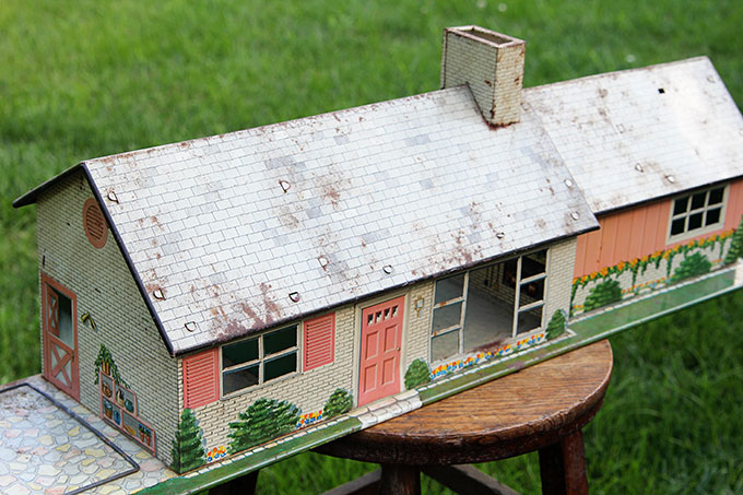 tin dollhouse 1960s