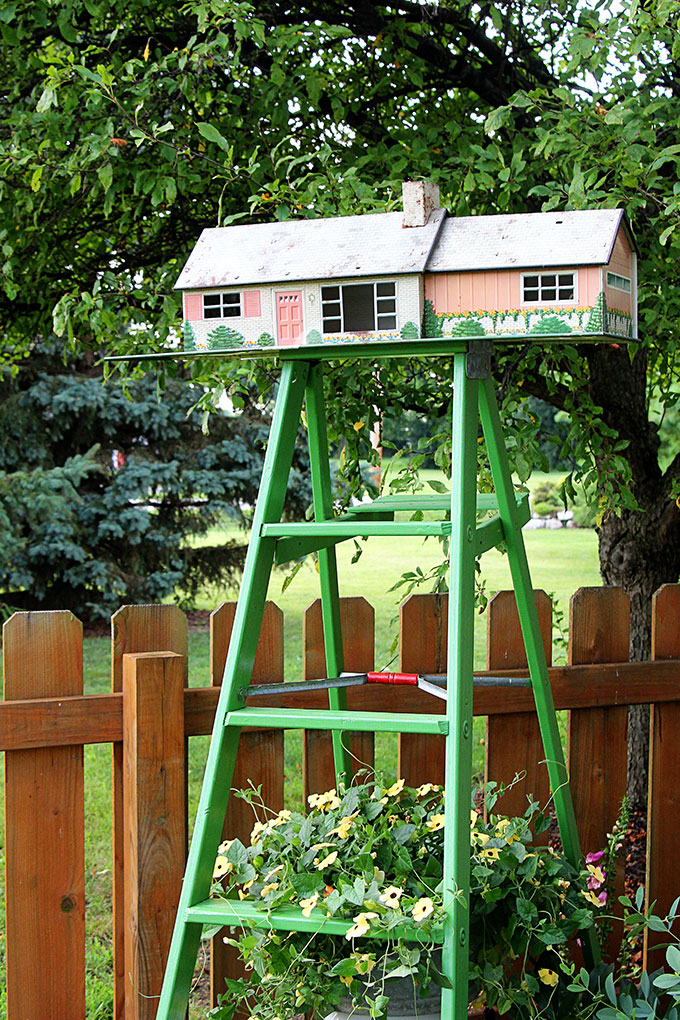 Vintage-Marx-Tin-Dollhouse-Birdhouse-4417