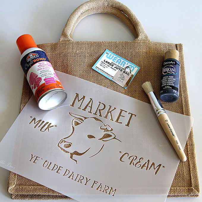 This adorable farmhouse market bag is perfect for trips to the grocery store. A 10 minute DIY home decor stenciling project with detailed instructions.