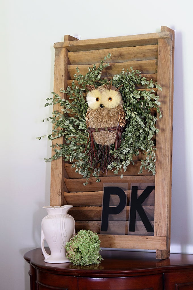 Quick and easy ideas for fall decor in the entryway using hydrangeas and thrift store finds. LOTS of seasonal vintage eclectic home decor inspiration.