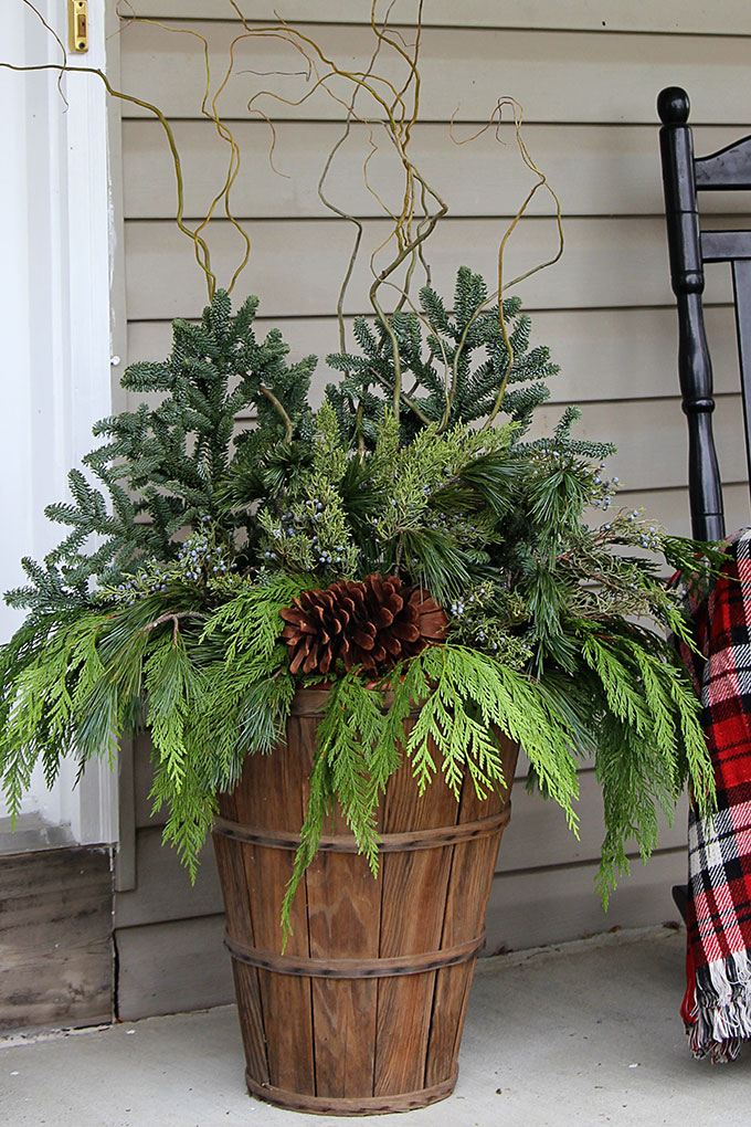 7 Ways to Decorate with Winter Greenery