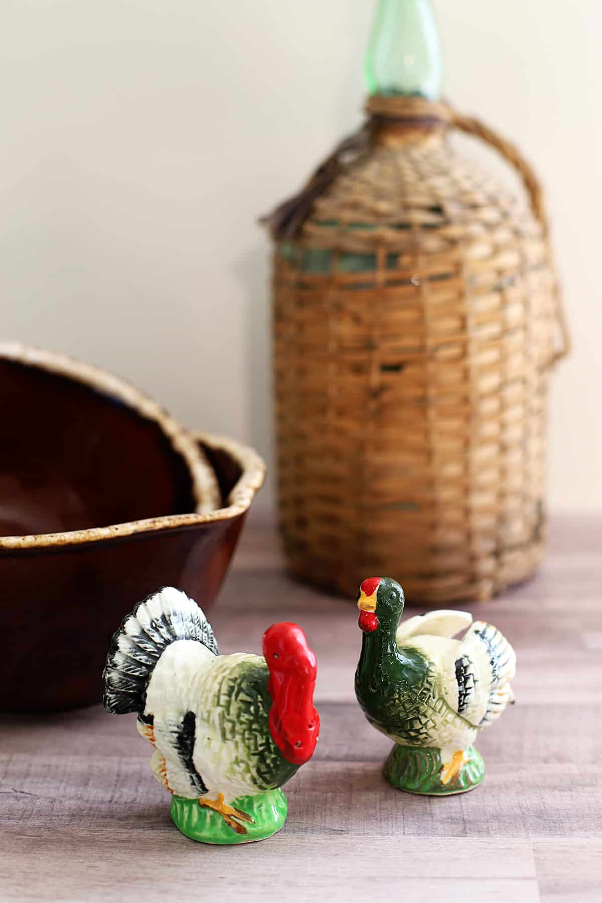 Vintage Thanksgiving turkey salt and pepper shakers marker Japan on the bottom. Most likely from the 40's or 50's.