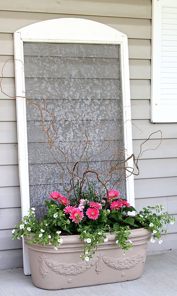 Get great ideas for your outdoor flower pots this spring. Beautiful garden planters are easier than you think!
