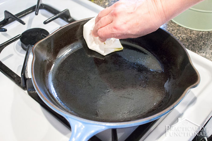 How to clean a cast iron skillet