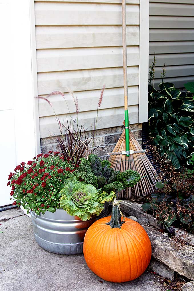 Quick and easy instructions for how to make fall outdoor planters for your porch or garden. Along with tips for the 10 best fall flowers for pots.
