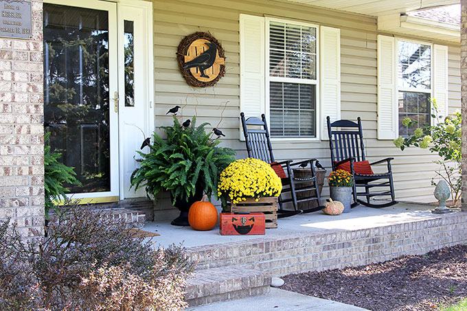 Decorating front porch for Halloween