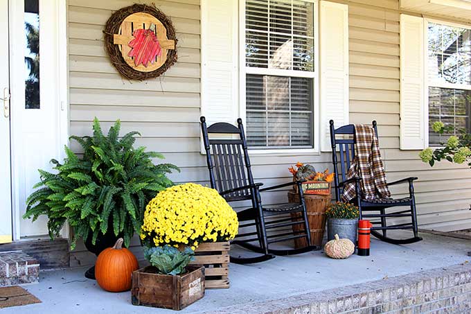 Fall front porch ideas using traditional and farmhouse elements