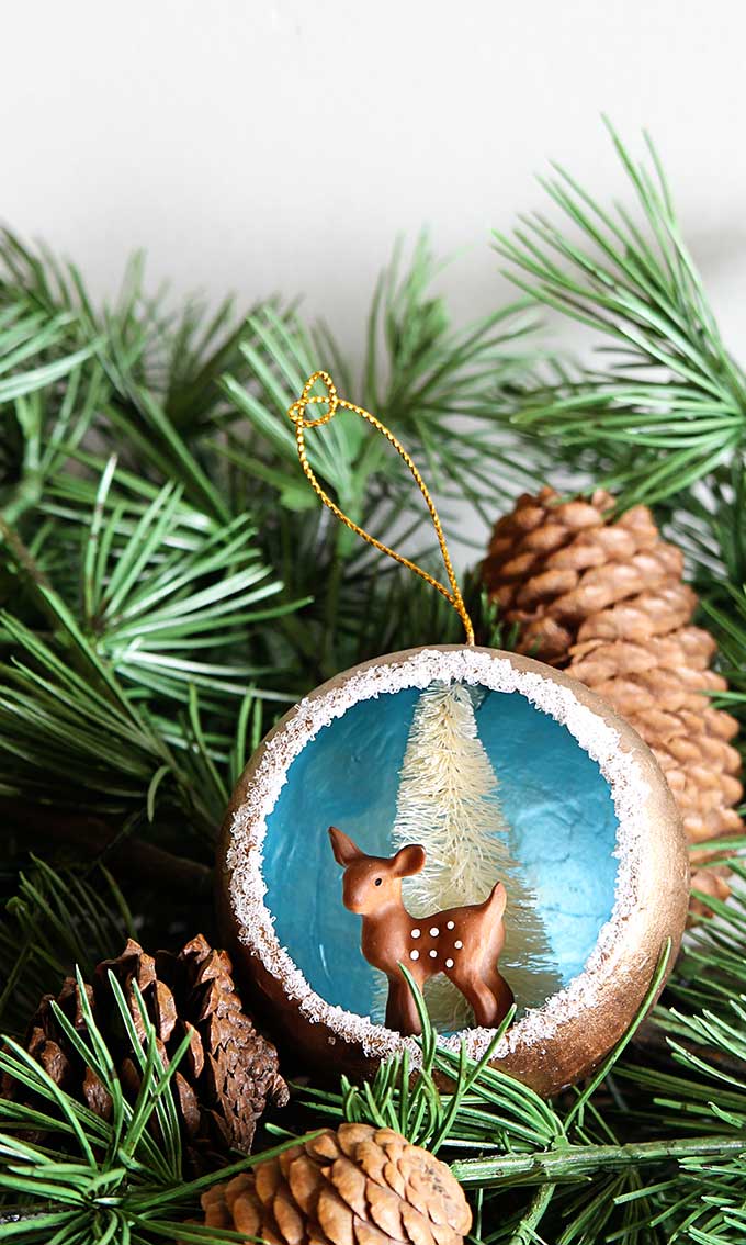 Remake nostalgic 50's Christmas decorations with this quick & easy Christmas ornament tutorial for retro Christmas diorama ornaments. #VintageChristmas #retrochristmas #retro #retrostyle #diychristmas #christmasornaments