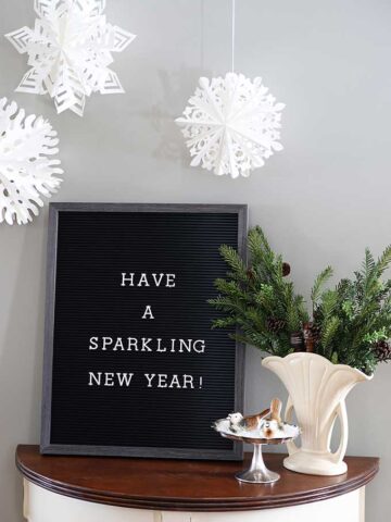 Have a sprakling new year - quote on a letter board.