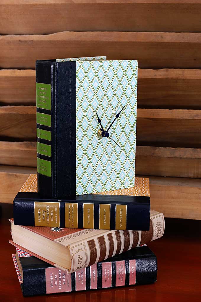 Repurpose old books into clocks - great use for old books