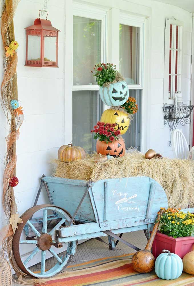 Fun topsy turvy pumpkin idea from Cottage At The Crossroads