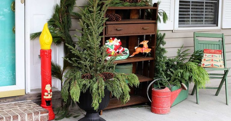 Adding Retro To Your Christmas Porch Decor - House of Hawthornes
