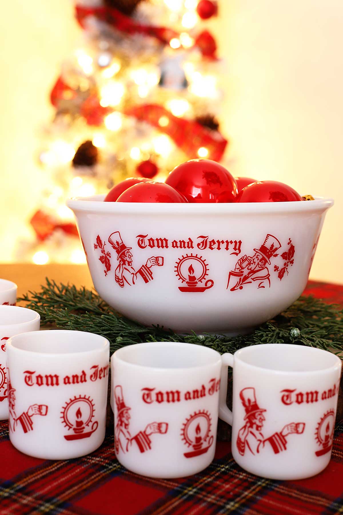 old red & green Christmas eggnog punch cups, vintage Hazel Atlas glass