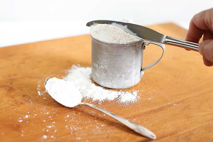 how to measure flour