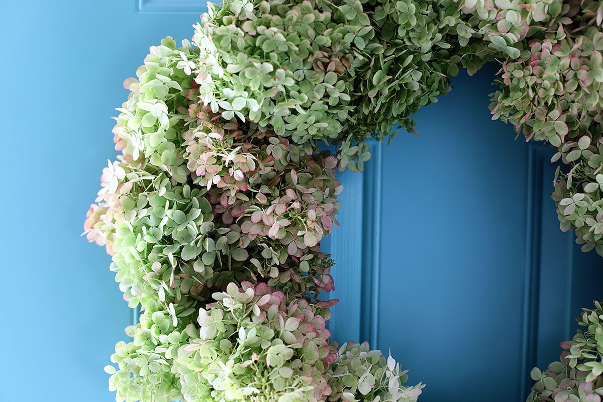 How to Make A Dried Hydrangea Wreath