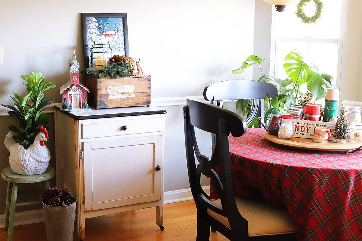 Christmas in the kitchen dining room