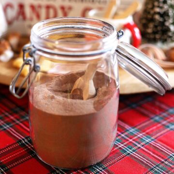 homemade hot chocolate recipe in a jar