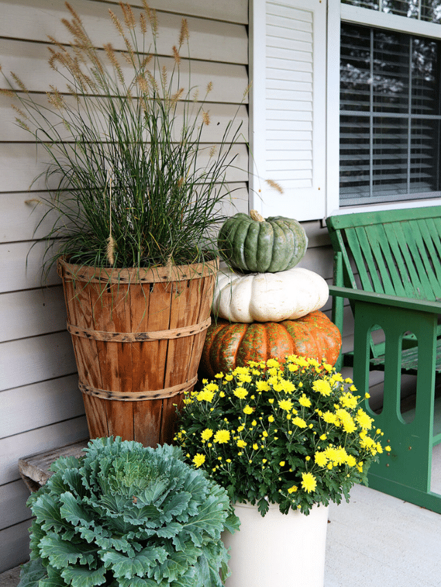 SIMPLE AND SUBTLE FALL PORCH DECOR story