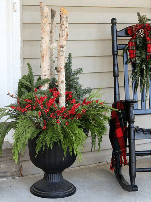 HOW TO MAKE OUTDOOR CHRISTMAS PLANTERS story