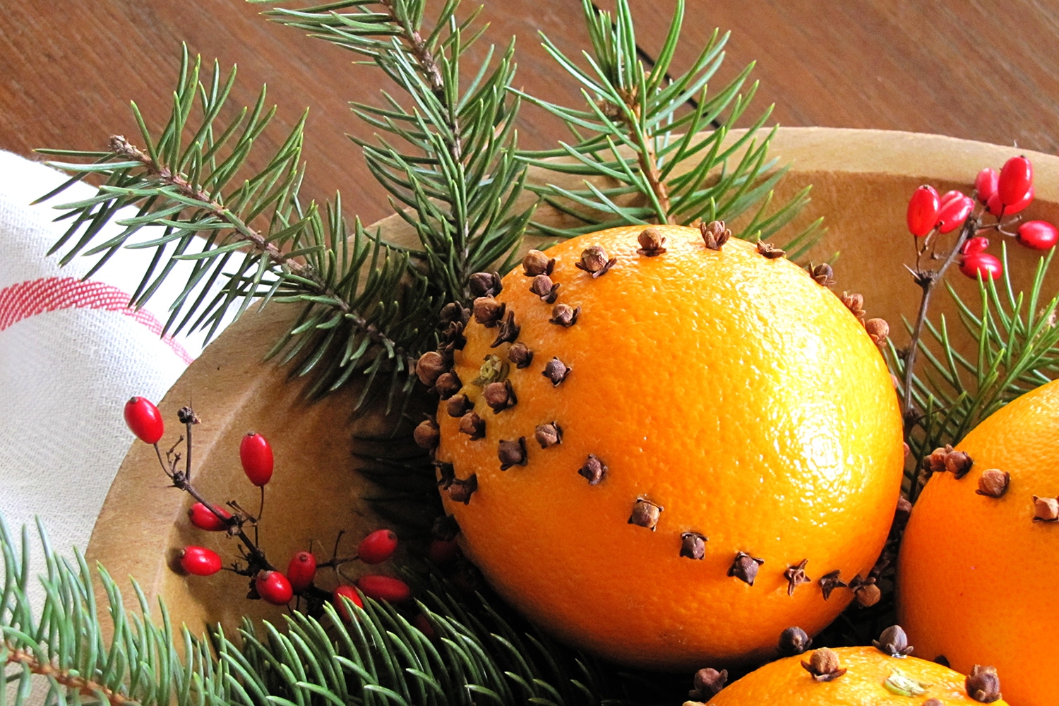 How To Make Orange Clove Pomander Balls - House of Hawthornes