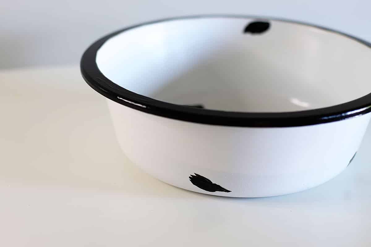 How to make a plastic Dollar Tree bowl look like a farmhouse enamelware bowl.