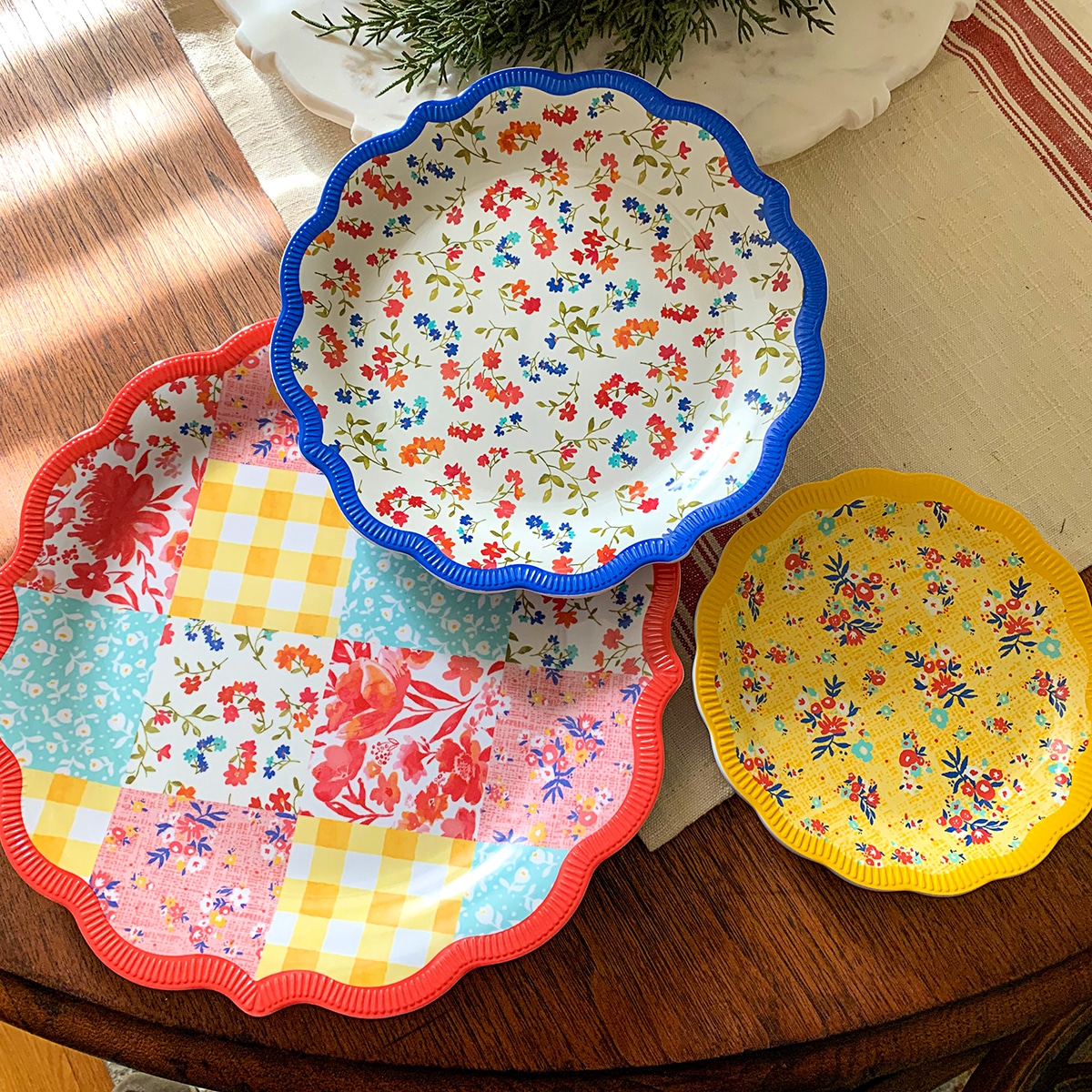 https://www.houseofhawthornes.com/wp-content/uploads/2022/08/pioneer-woman-patchwork-medley-melamine-dinner-plates-68644.jpg