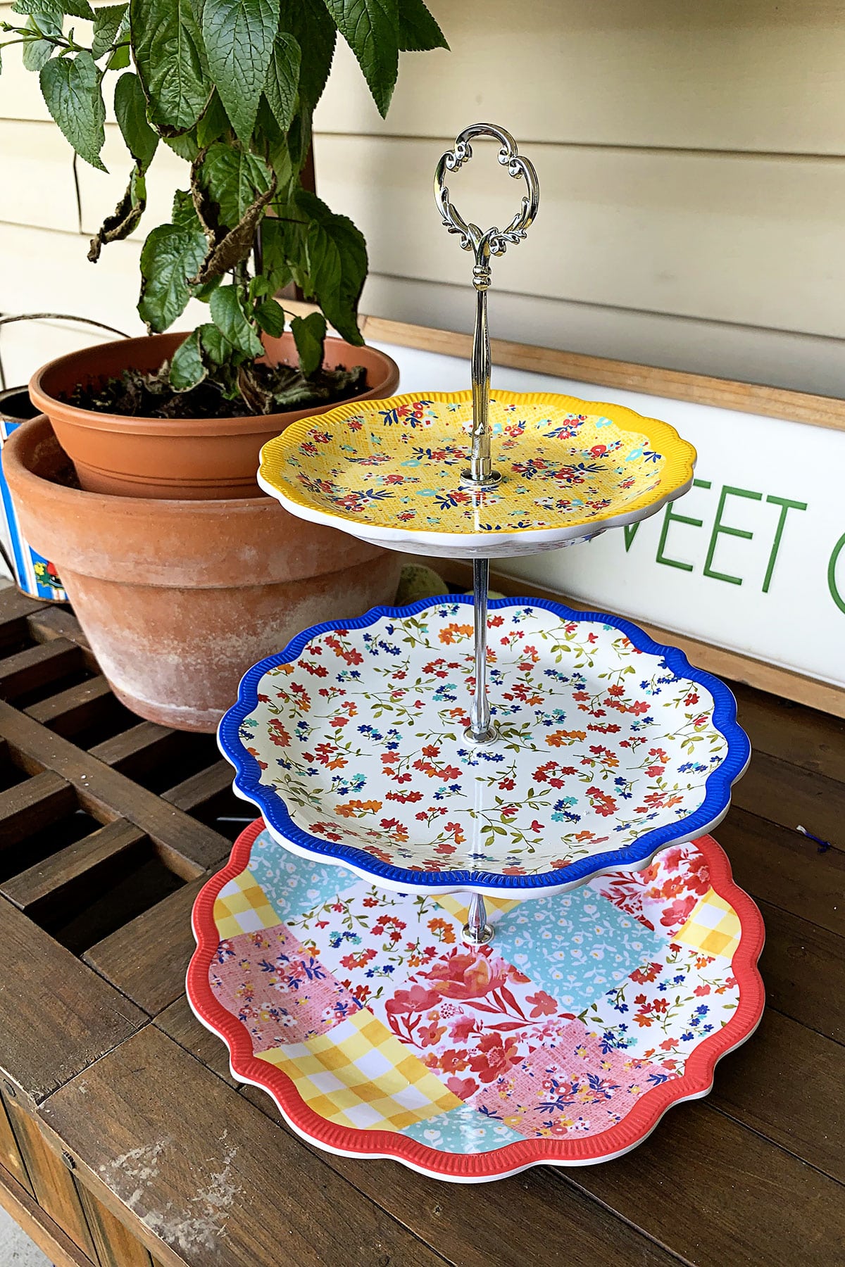 How to make a tiered tray.
