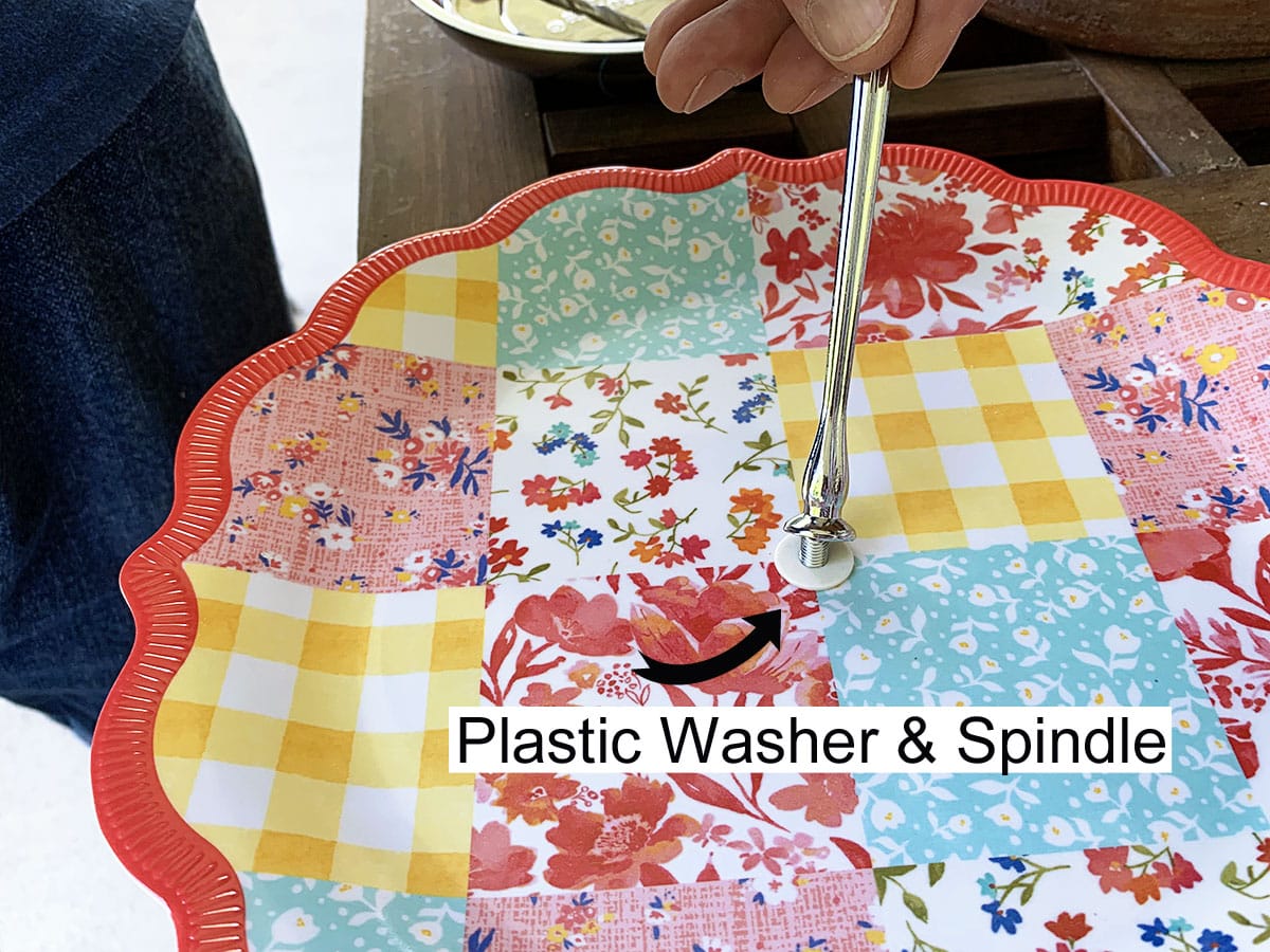 Attach a washer and one spindle to the bottom plate.